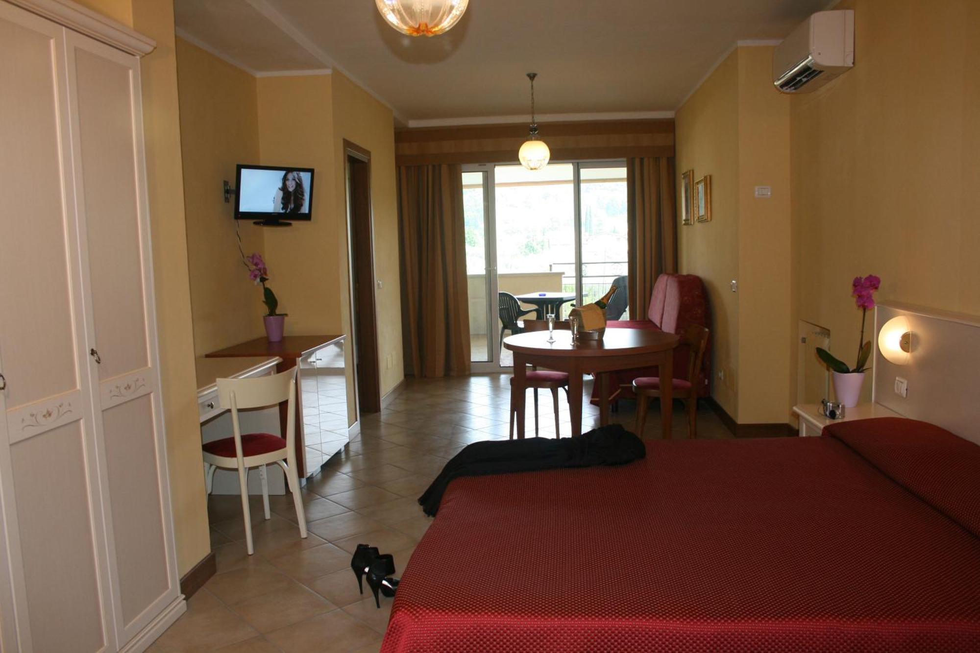 Residence Miralago Rooms & Apartments Manerba del Garda Exterior foto